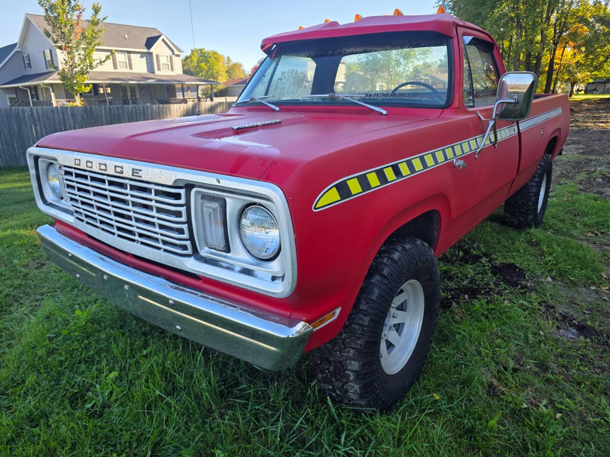 Dodge-Power-wagon-1977