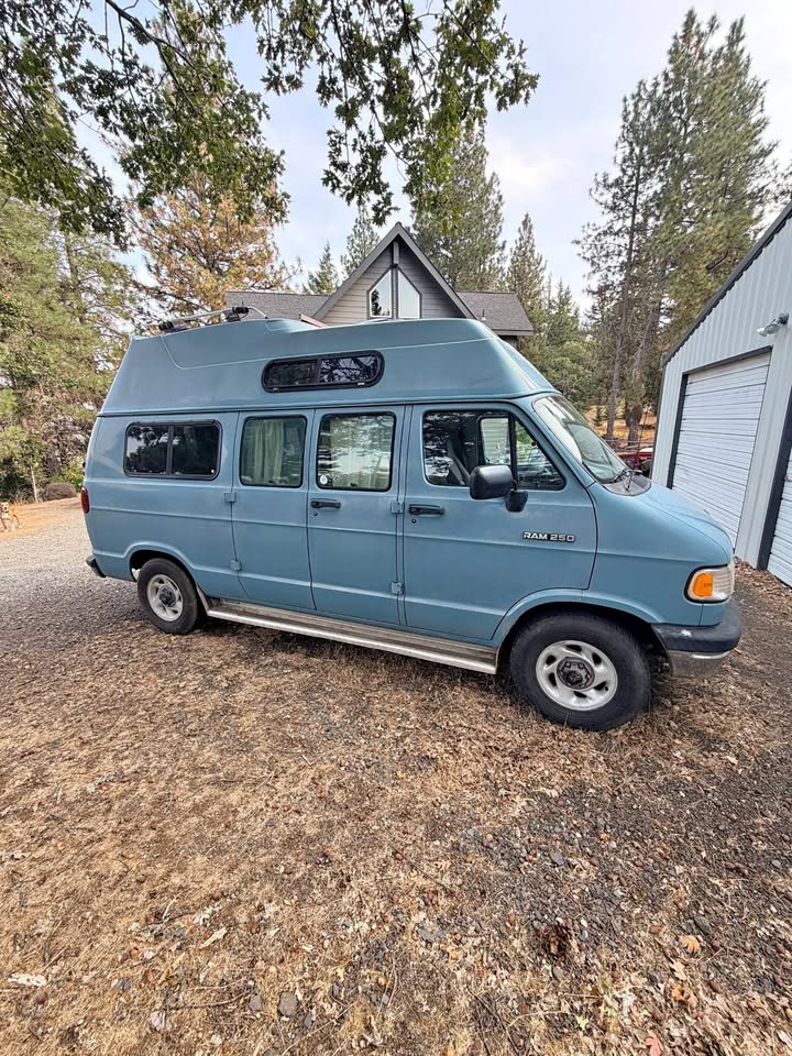 Dodge-Ram-250-get-a-way-campervan-1994