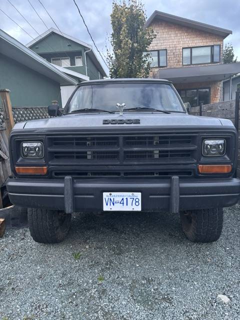 Dodge-Ram-charger-4-x-4-1990-Gray