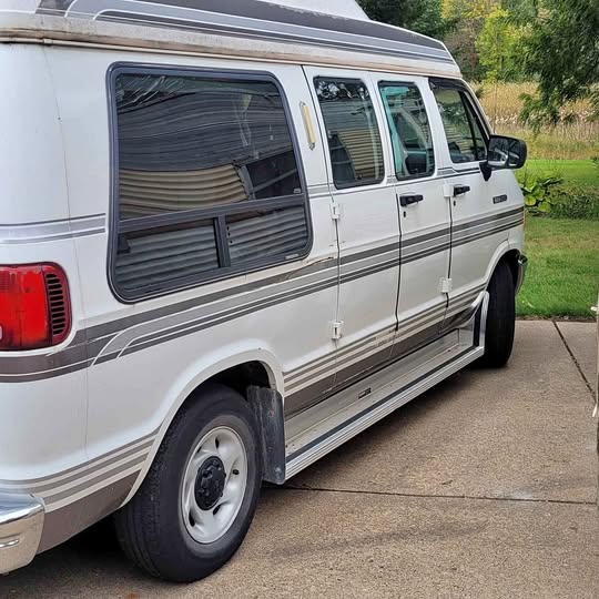 Dodge-Ram-conversion-van-1994