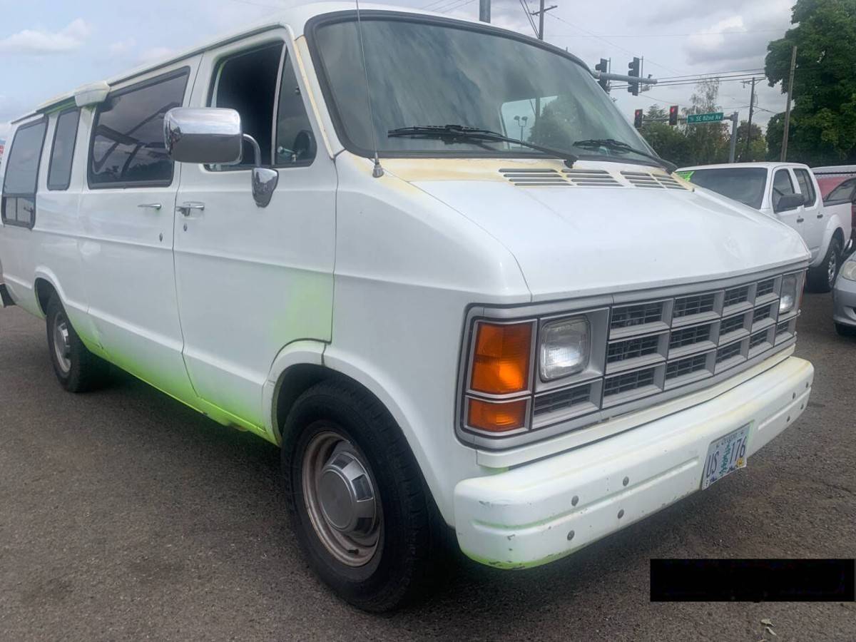 Dodge-Ram-van-1990-White