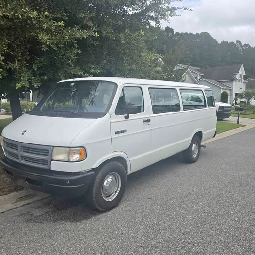 Dodge-Ram-van-wagon-d250-1994