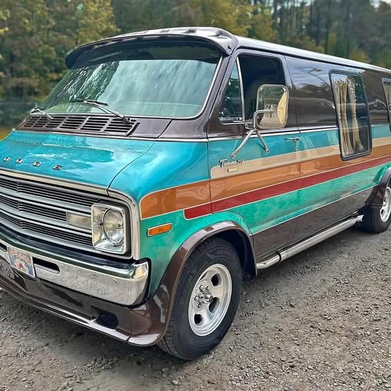 Dodge-Tradesman-1976