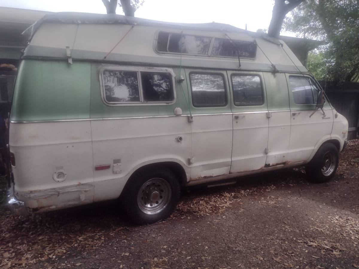 Dodge-Tradesman-300-1976-Green