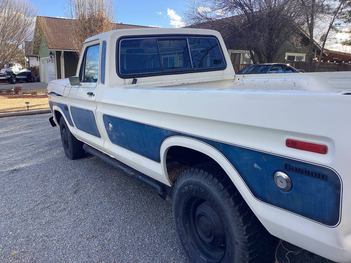 Ford-1-ton-f350-1975-White