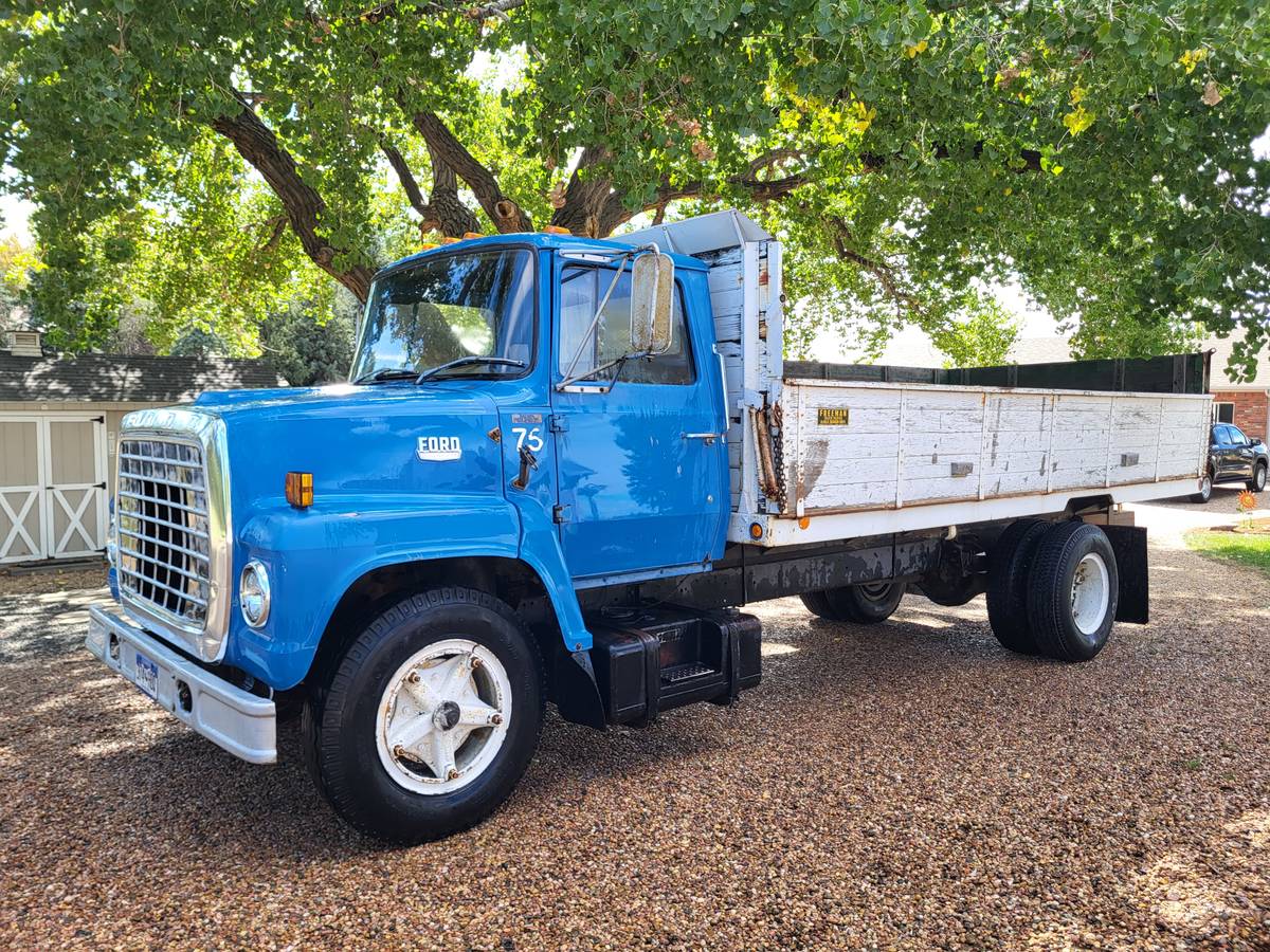 Ford-700-1977-Blue
