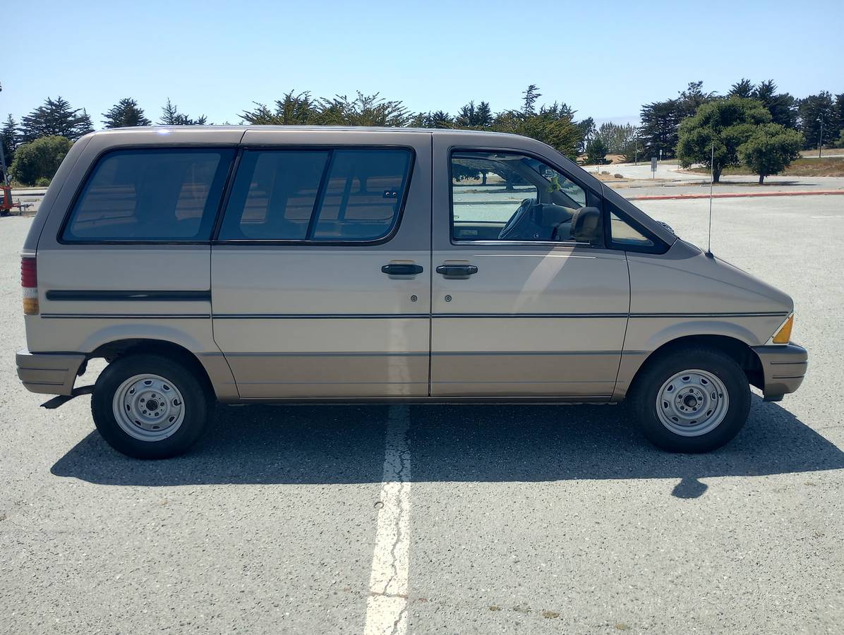 Ford-Aerostar-1990-Brown