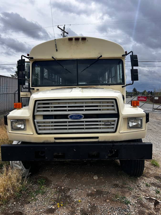 Ford-B700-1993-Yellow