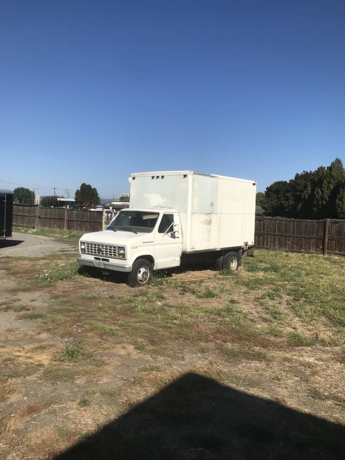 Ford-Box-truck-1988-White