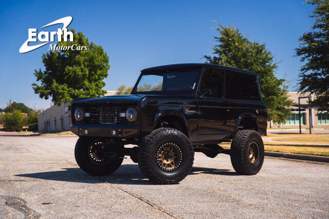 Ford-Bronco-1966-Black-Distressed-Brown