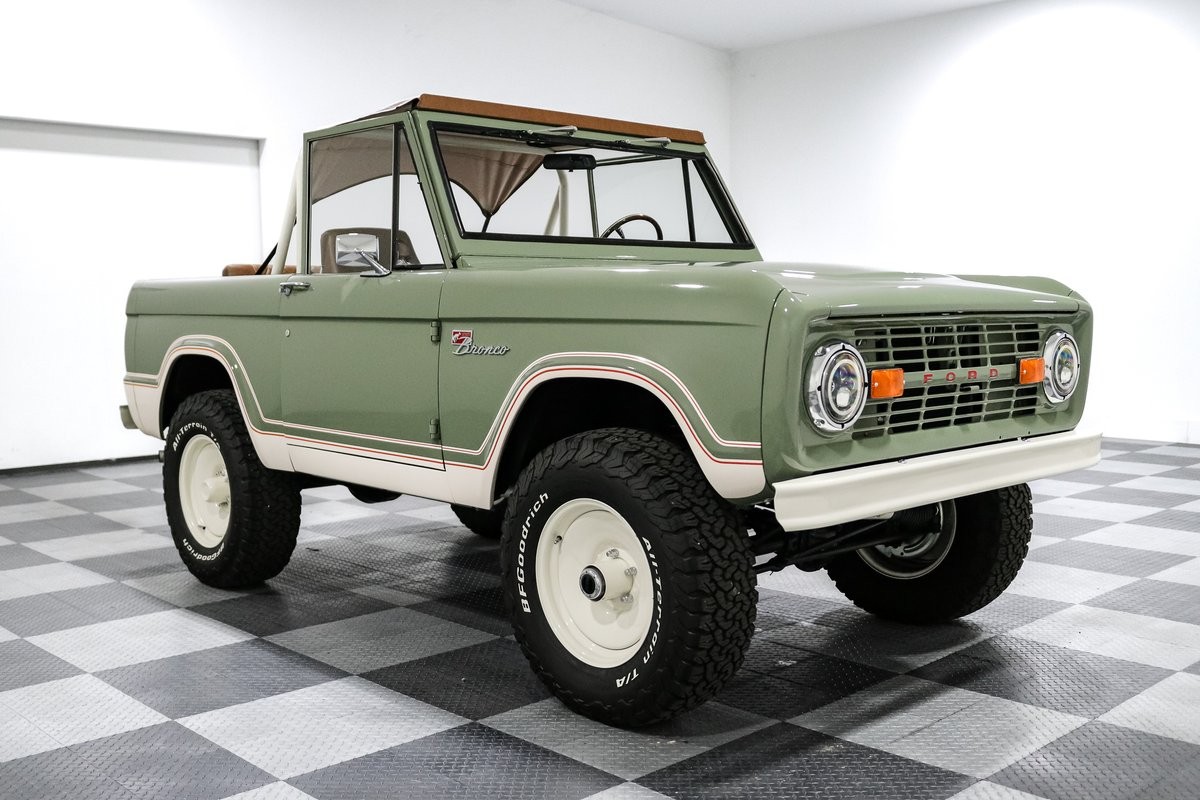 Ford-Bronco-1970-SUV-Brown