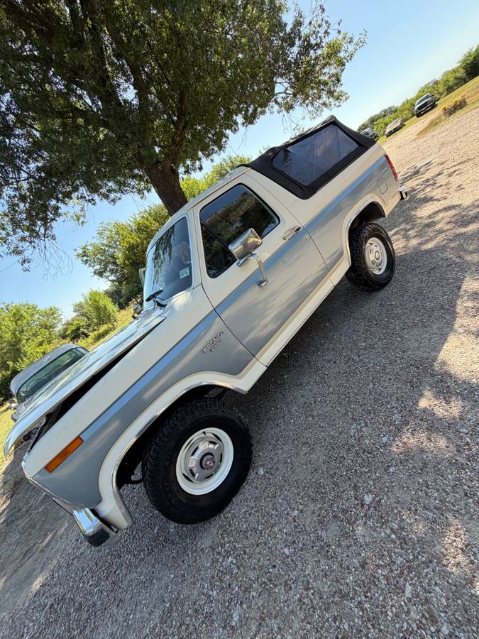 Ford-Bronco-1984-White