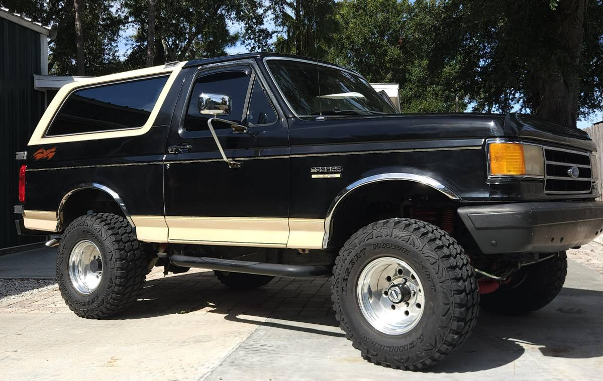 Ford-Bronco-1991
