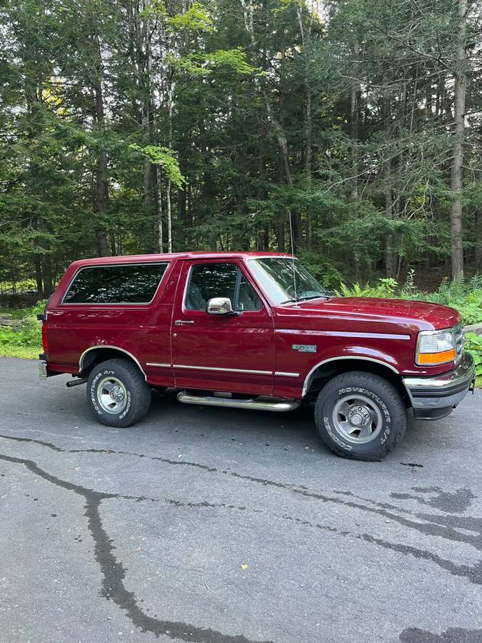 Ford-Bronco-1993-Red