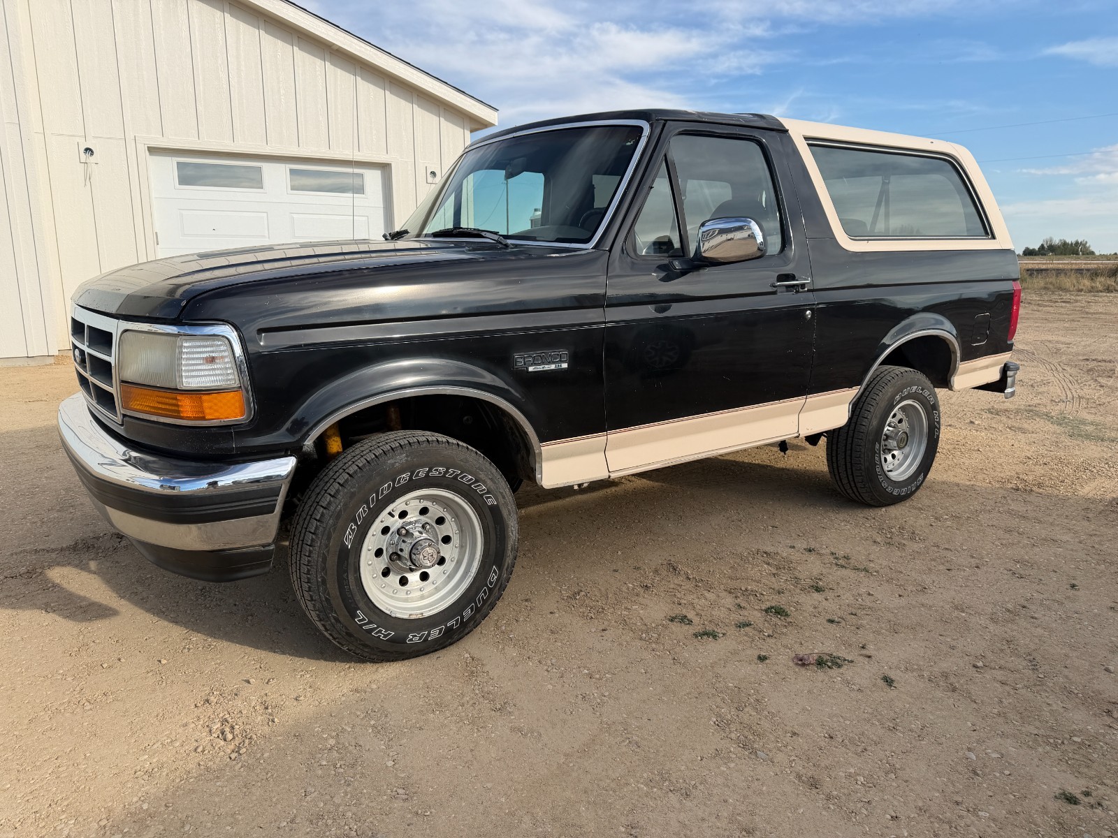 Ford-Bronco-1993-SUV-Brown