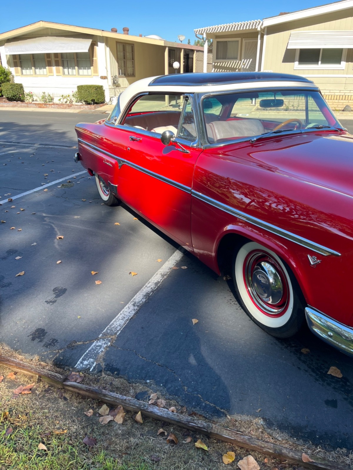 Ford-CRESTLINE-SKYLINE-1954-Sedan-RED-AND-WHITE