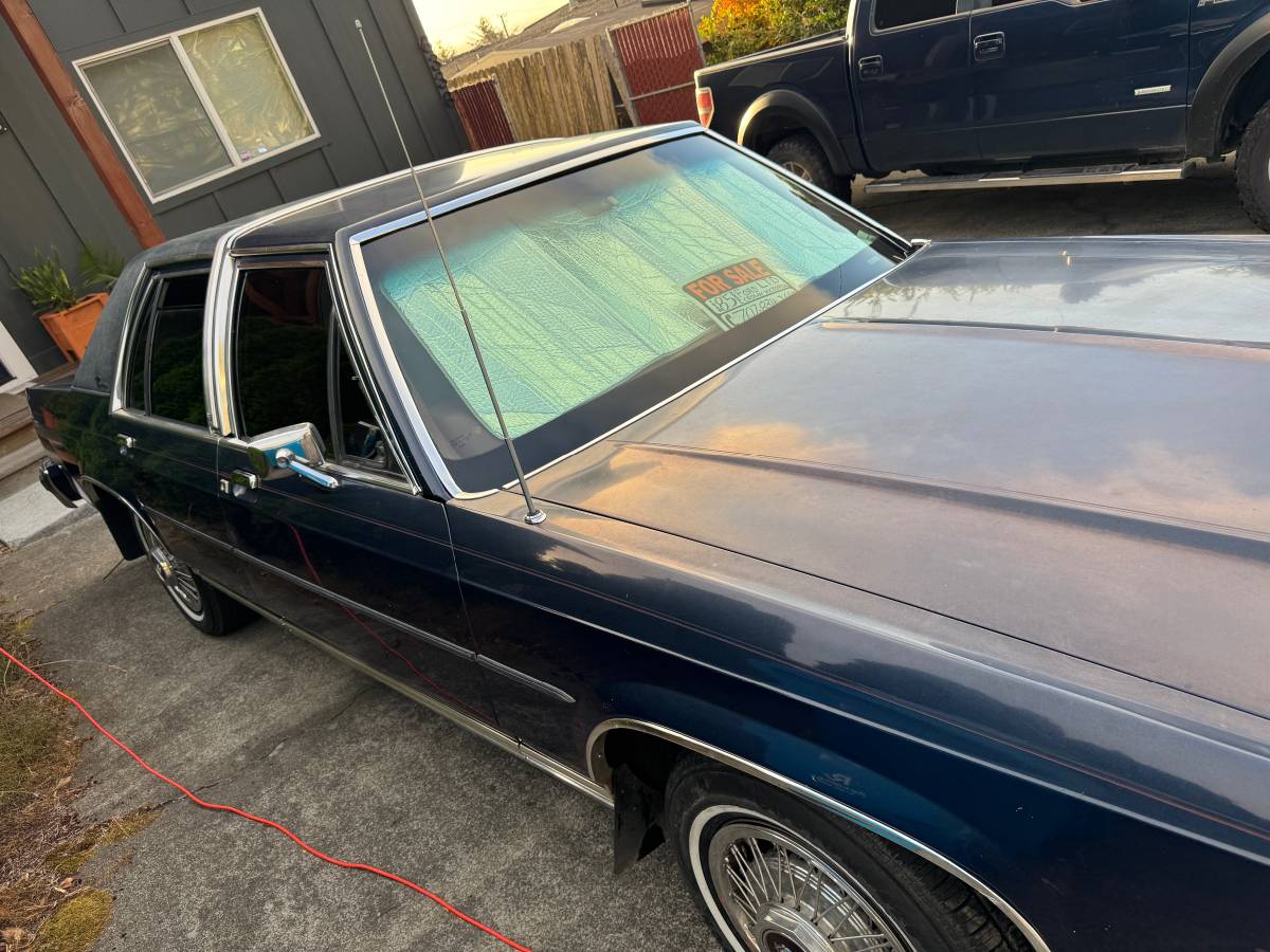 Ford-Crown-victoria-ltd-1985-Blue