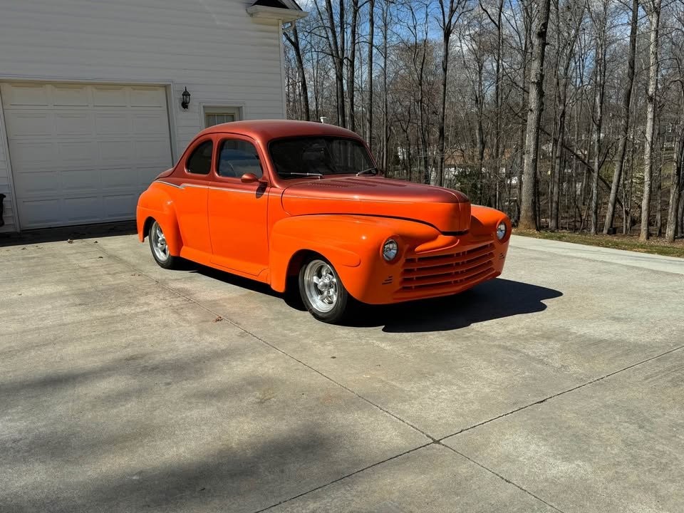Ford-Custom-1948-Coupe-Tan