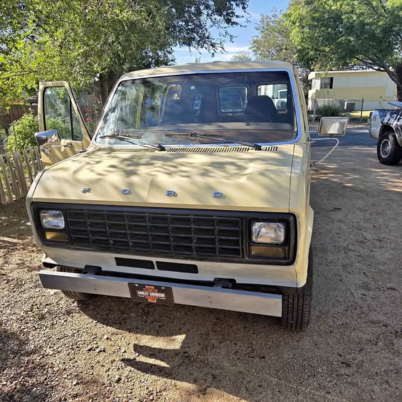 Ford-E-150-1981