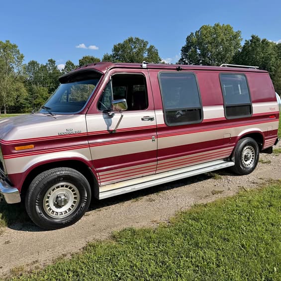 Ford-E-150-1983