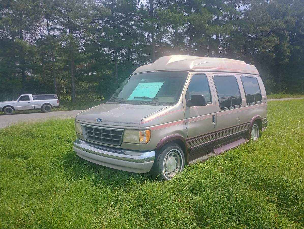 Ford-E-150-1995-Brown