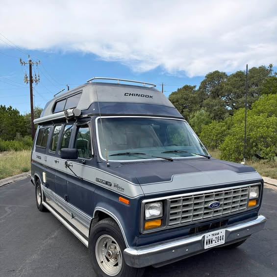 Ford-E-150-chinook-camper-van-1987