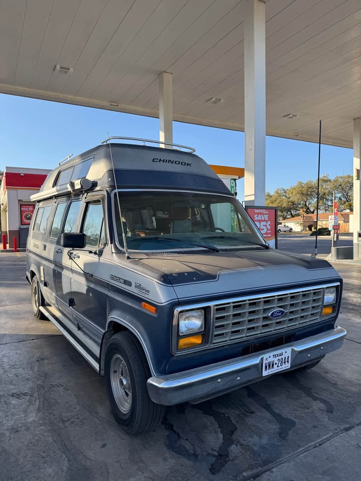 Ford-E-150-chinook-travel-van-1987