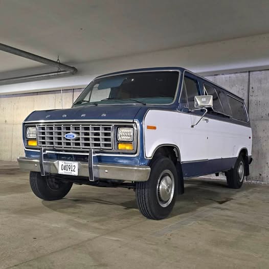 Ford-E-250-1982
