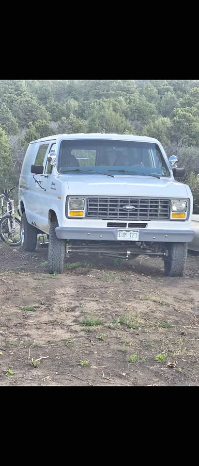 Ford-E-250-1985