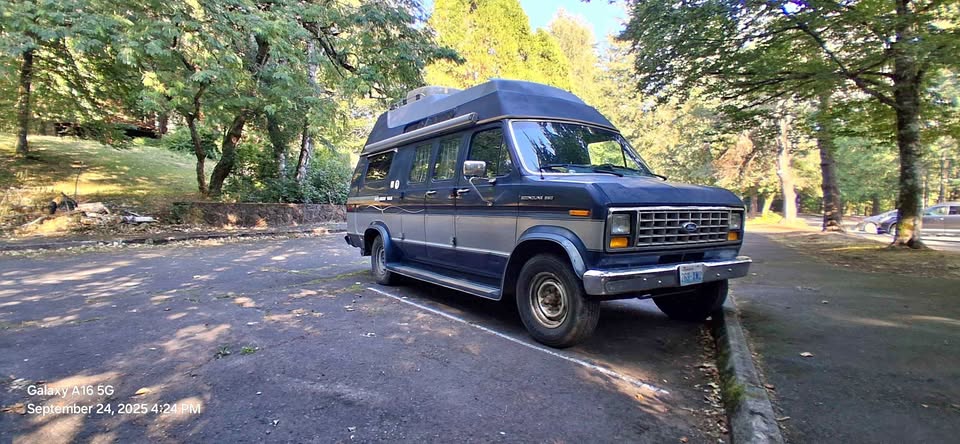 Ford-E-250-1987