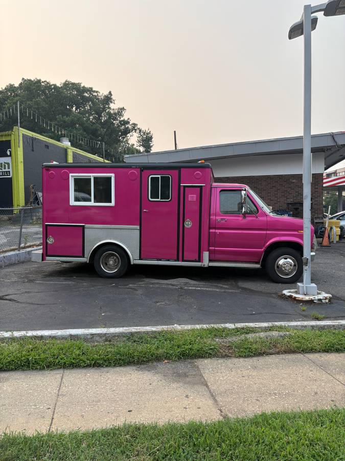 Ford-E-350-1985-custom