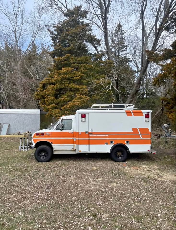 Ford-E-350-1986