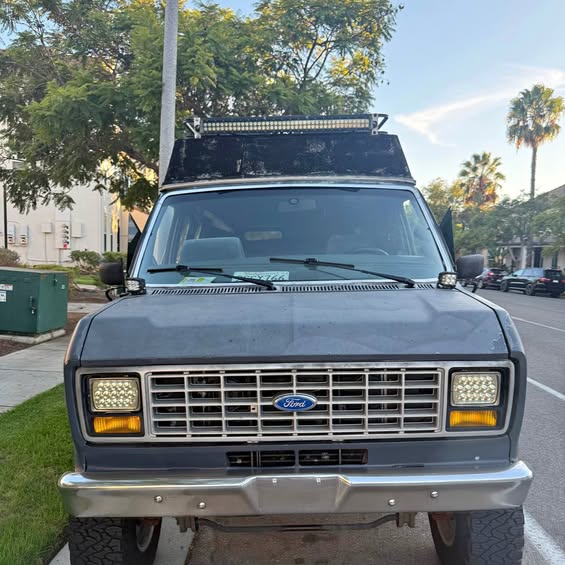 Ford-E-350-1989
