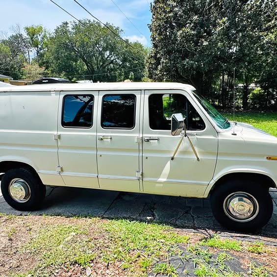 Ford-E-350-1991