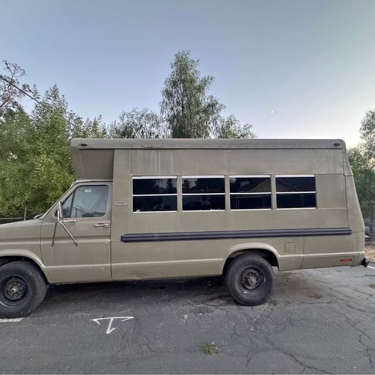 Ford-E-350-bus-conversion-1990