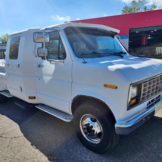Ford-E-350-econoline-custom-extended-cab-pickup-1988