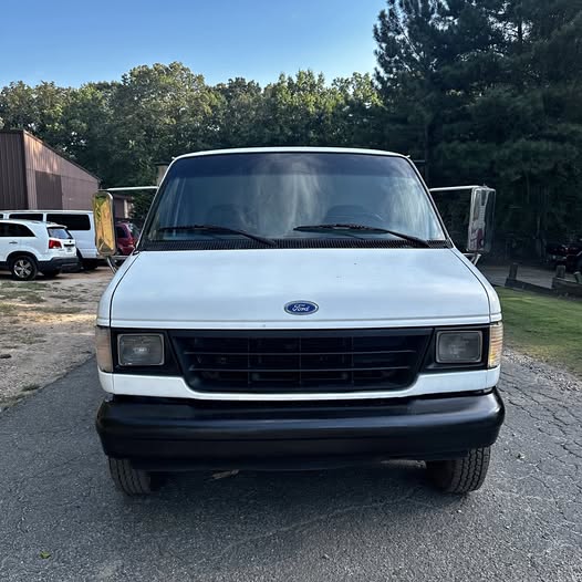Ford-E-350-super-duty-flatbed-with-liftgate-1996