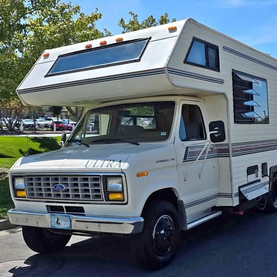 Ford-Econaline-e350-1990
