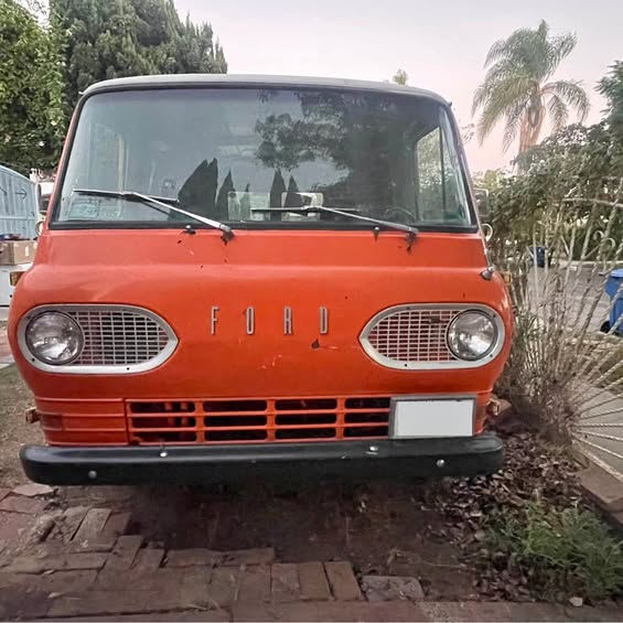 Ford-Econoline-1966