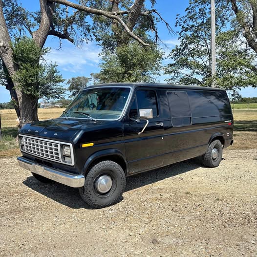 Ford-Econoline-1979