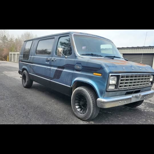Ford-Econoline-1981