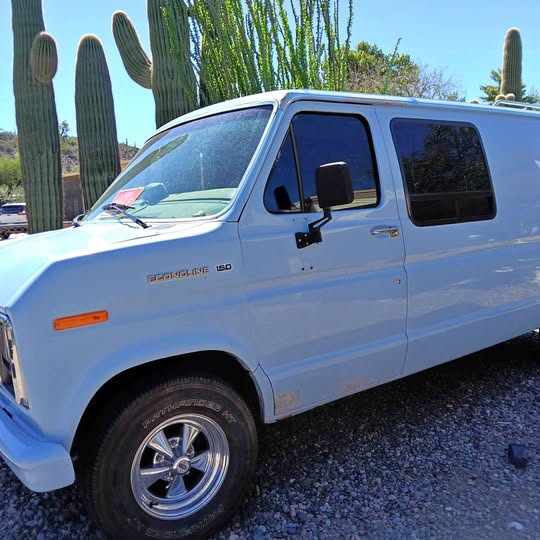 Ford-Econoline-1982
