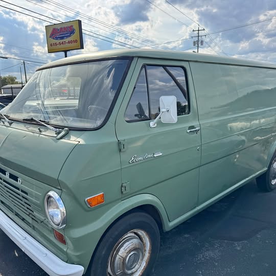 Ford-Econoline-300-1969