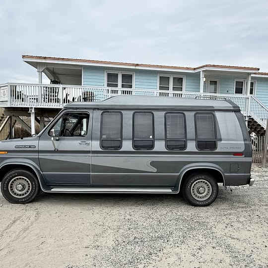Ford-Econoline-conversion-van-351-winsor-v8-sell-trade-just-over-100k-runs-great-1986