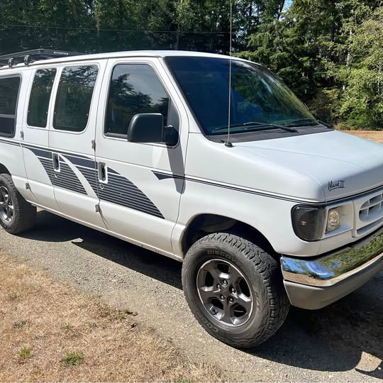 Ford-Econoline-e-150-mark-iii-conversion-van-1994