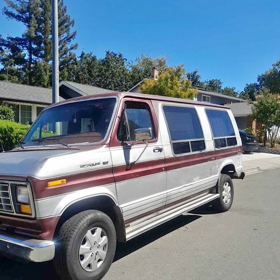 Ford-Econoline-e-150-wheel-chair-van-1987