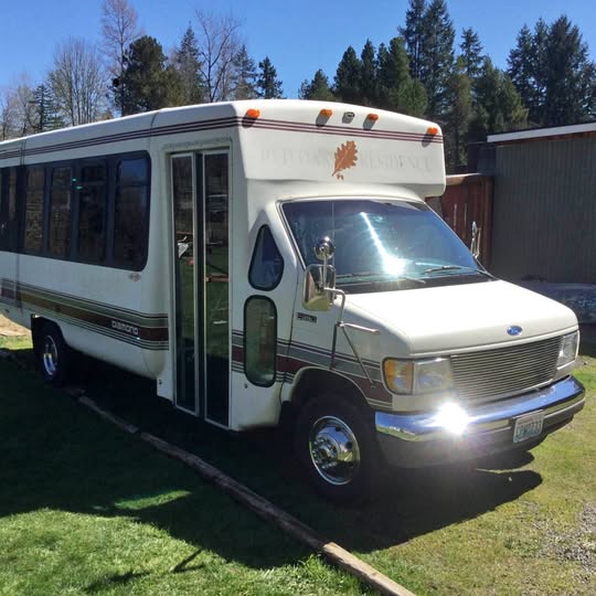 Ford-Econoline-e-350-diamond-coach-shuttle-bus-1995