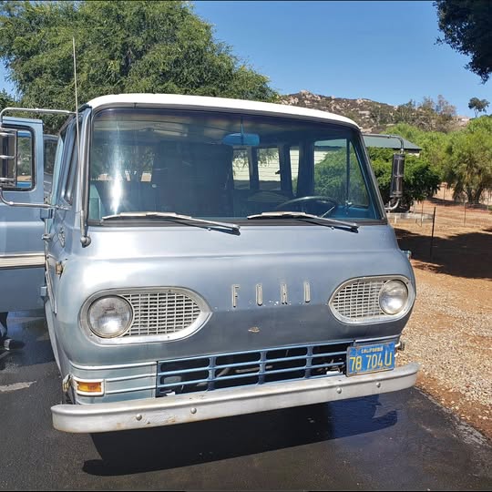 Ford-Econoline-family-van-1963