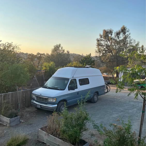 Ford-Econoline-sportsmobile-1993