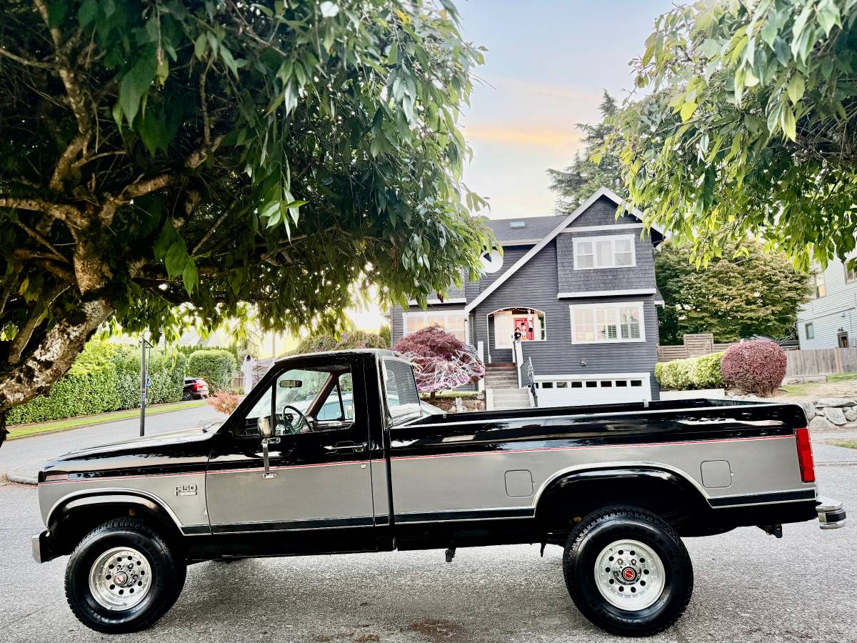 Ford-F-150-xlt-4x4-4-speed-1986